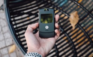 Motorola révolutionne-t-il le marché des smartphones pliables avec ses nouveaux Razr et Razr+ ?