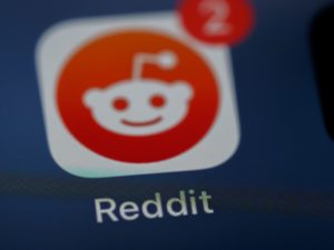 Reddit face à la révolte de ses modérateurs : comment la situation va-t-elle évoluer ?