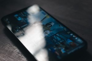 Le réalisateur Roland Emmerich peut-il révolutionner le monde des MMO avec les NFTs?