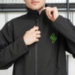 Des chambres capitonnées aux banquettes motorisées : le grand détournement du vlog