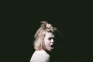 « Apple et Son ‘Murderbot’: La Pomme N’est Jamais Loin de l’Arbre… Électronique! »