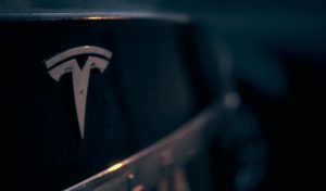 Conduite Supervisée : Quand Tesla Rend le Futur Plus Abordable