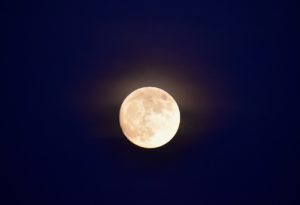 La Face Cachée de la Lune: Révélée et Réjouissante!