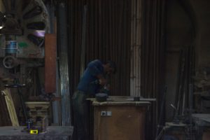 L’IA va-t-elle réellement anéantir la moitié des emplois en col blanc ou s’agit-il d’une stratégie de communication des grands patrons ?