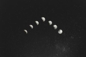 La lune, un simple satellite ou la gardienne de nos questions nocturnes ?