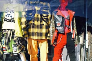 Défilé vers la Défaillance : Quand la Mode Perd les Fils