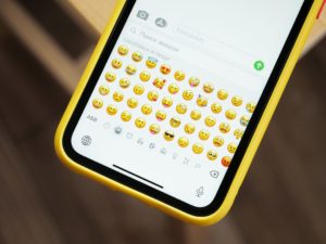 Bigfoot fait son entrée… à pas feutrés dans l’emoji-sphère !