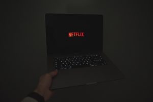 Peut-on encore vraiment économiser face à l’inflation des streaming ?