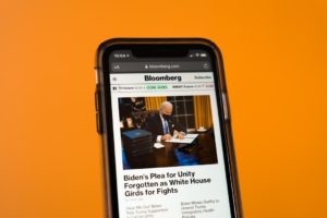 Quand l’info devient “phishagée” : gare aux leurs dans la com’ !