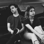 Éclats cosmiques, reflets numériques : la saga des mondes en orbite et des passions disruptives