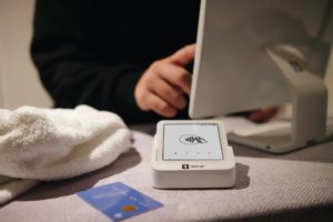 Bakuraku : Facturation, Papier, Ciseaux !