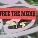 Balles perdues et orbites folles : quand la spéculation IA, les pirates et l’ultra-logistique se donnent la main