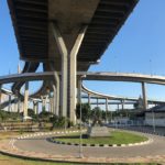 Petits points, grands trous : quand l’univers brode du rouge sur fond noir