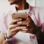 Petits points, grands trous : quand l’univers brode du rouge sur fond noir