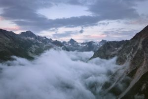 Des drones au bout du nuage : le business qui sème la pluie… et la discorde