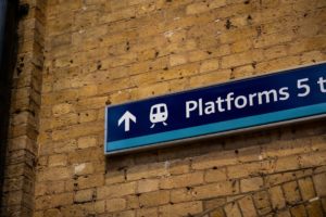 Jusqu’où YouTube doit-il aller pour défendre la liberté d’expression sans sacrifier la lutte contre la désinformation ?