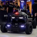 Sous le halo de la Lune, la technologie déraille et recycle nos illusions collectives