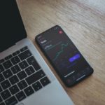 Quand les IA font leur show : shopping, selfies et crash boursier au menu du futur