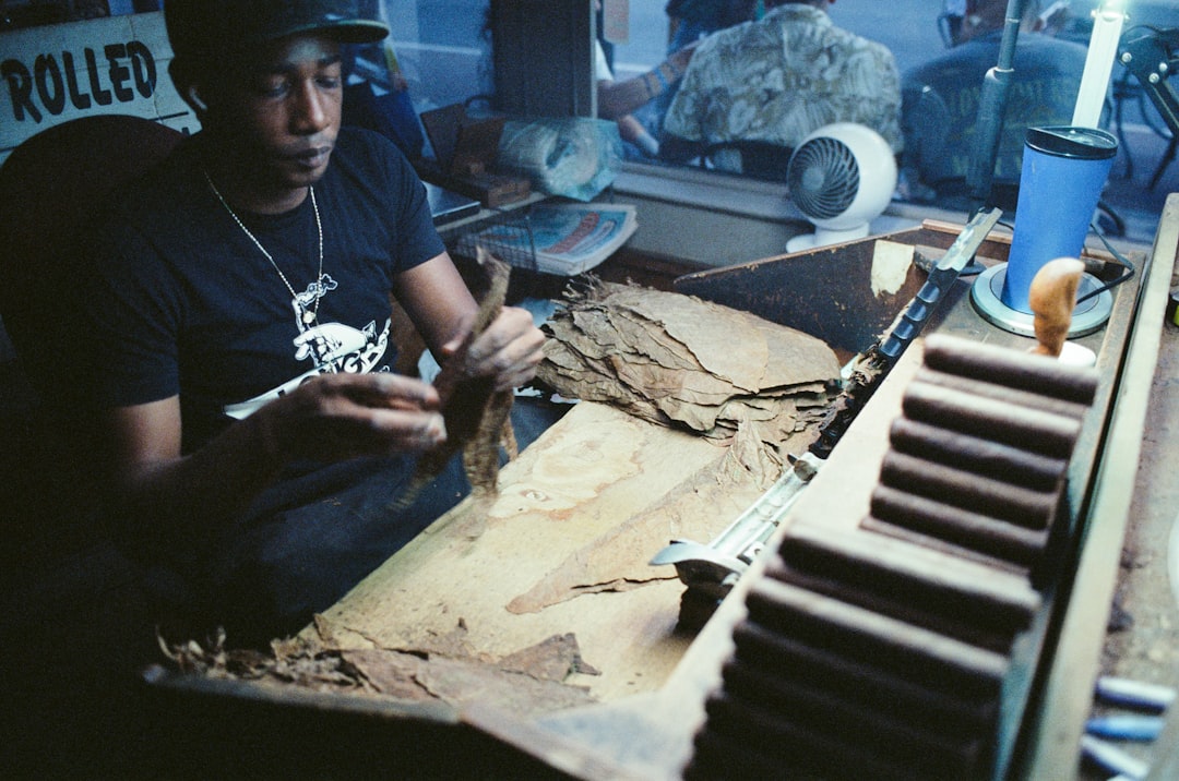 Thinking Machines Lab : simple jeu de chaises musicales ou crise larvée dans l’IA ?