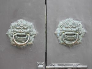 La Chine poigne ses portes : poignée de fer pour voitures de l’avenir