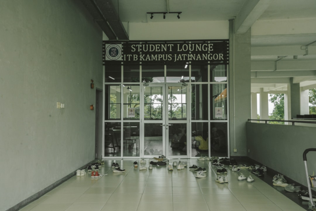 Jeunes pousses sous perf’, cash et campus à la rescousse !