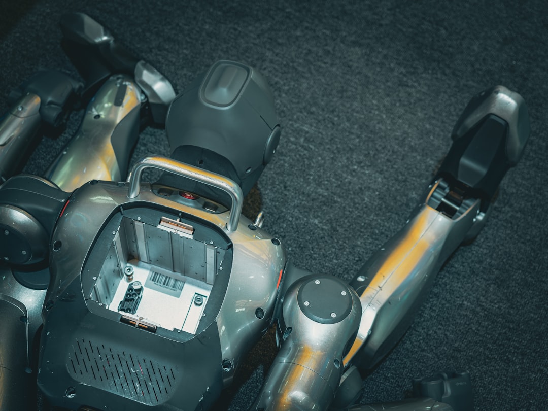 Atlas, le robot qui bosse (presque) comme un humain, DeepMind à mains jointes