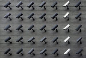 Jusqu’où ira la surveillance numérique du gouvernement américain contre les critiques anonymes ?