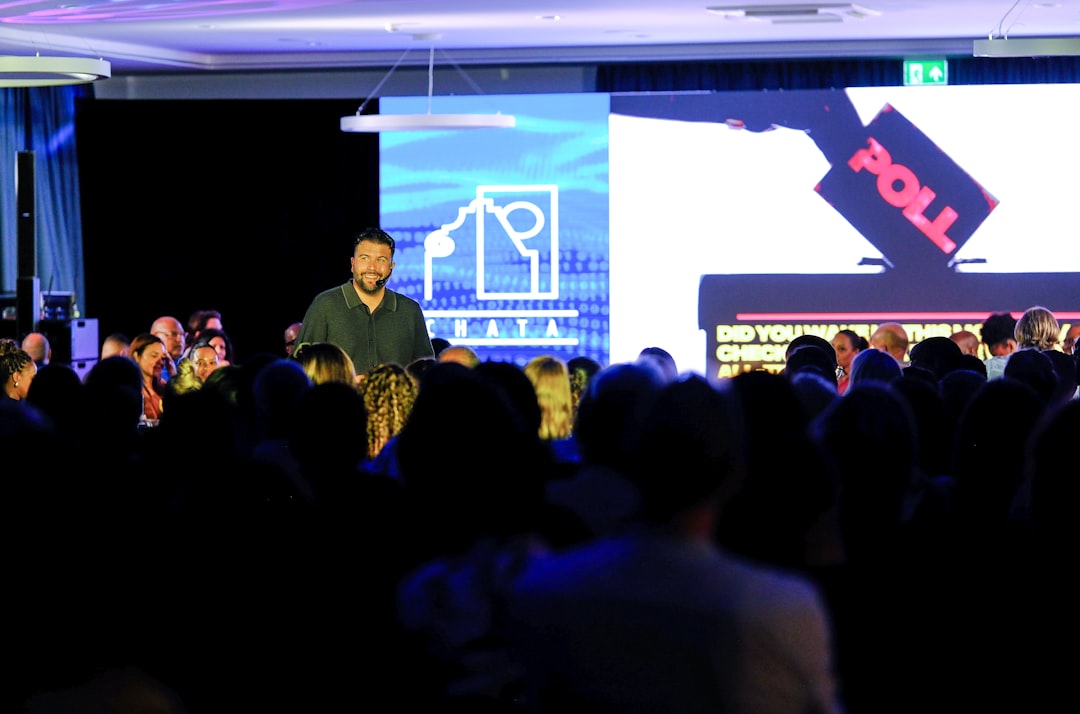 Google Maps : facilitation de la contribution ou algorithme en embuscade ?