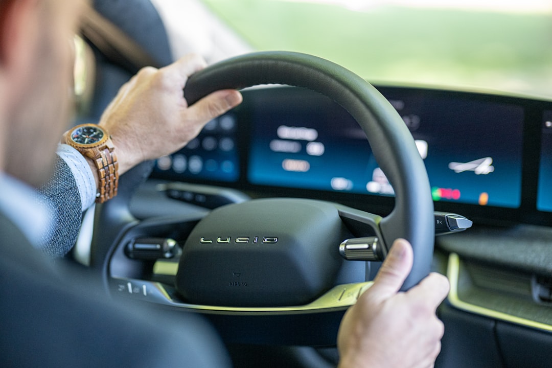 Lucid, nouvelle étoile déchue de la tech auto : la panne logicielle va-t-elle coûter sa réputation au constructeur?