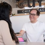 Dialogue de sourds 3.0 : Quand la tech vous parle… à vos risques et périls