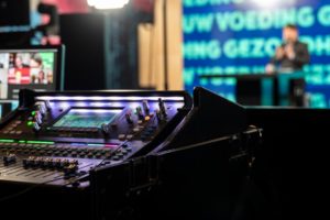 L’ère du “parler, c’est gagné” : quand la dictée donne du fil à retordre au clavier !