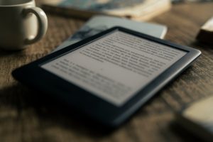 La fin du Kindle officiel : le jailbreak est-il une résistance indispensable face à l’obsolescence ?