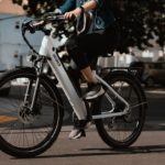 Quand l’IA pédale derrière, qui tient vraiment le guidon ?