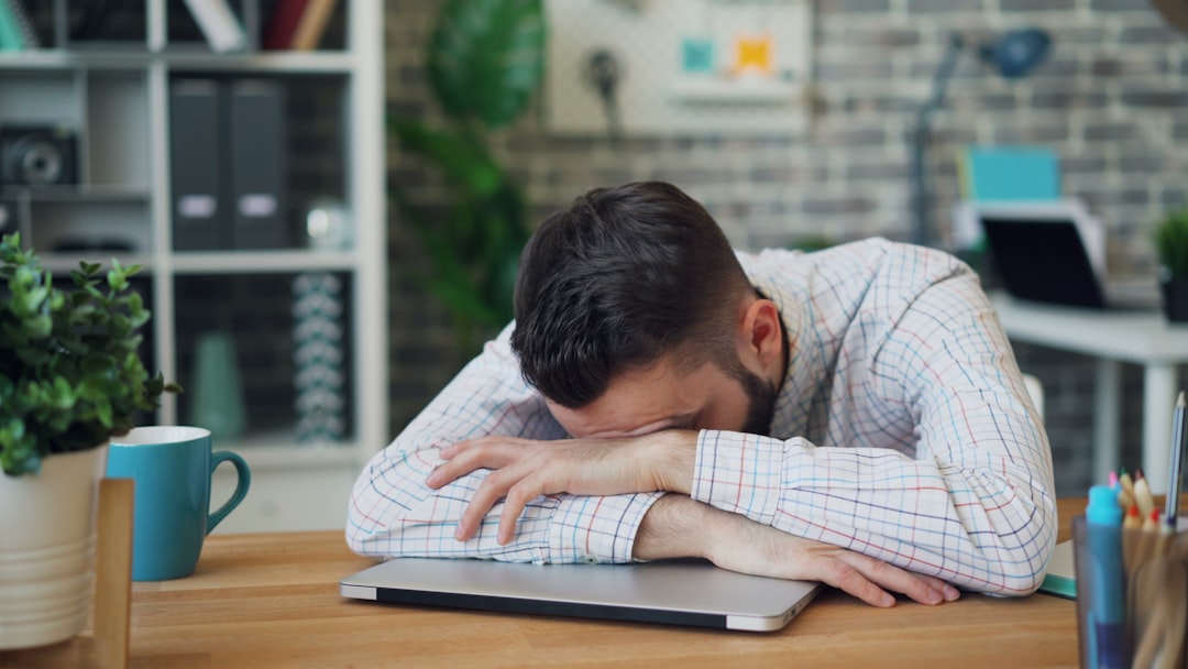 Retour à la slowtech : simple nostalgie ou rébellion contre l’overdose digitale ?