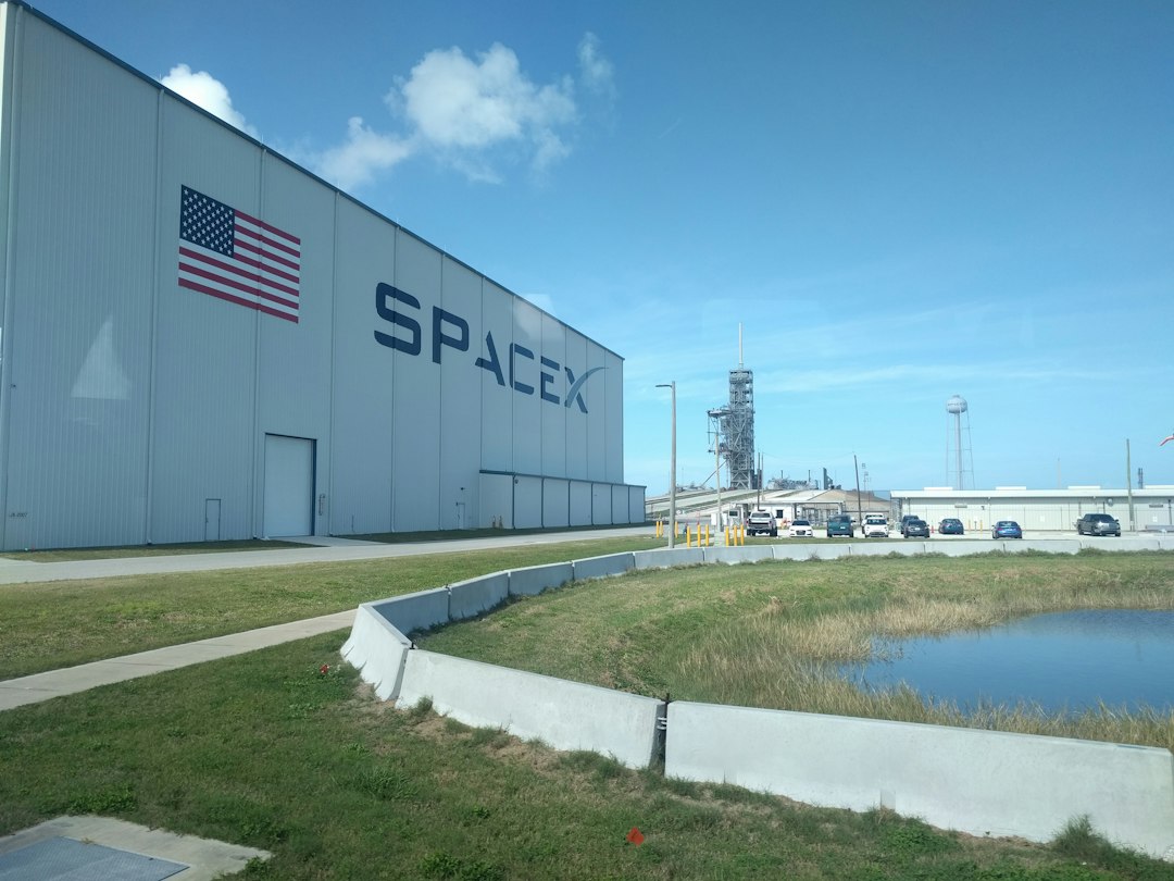 Fusion Spatiale : Quand Tesla et SpaceX flirtent avec la Bourse