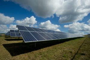Le solaire va-t-il vraiment dominer l’énergie mondiale ?